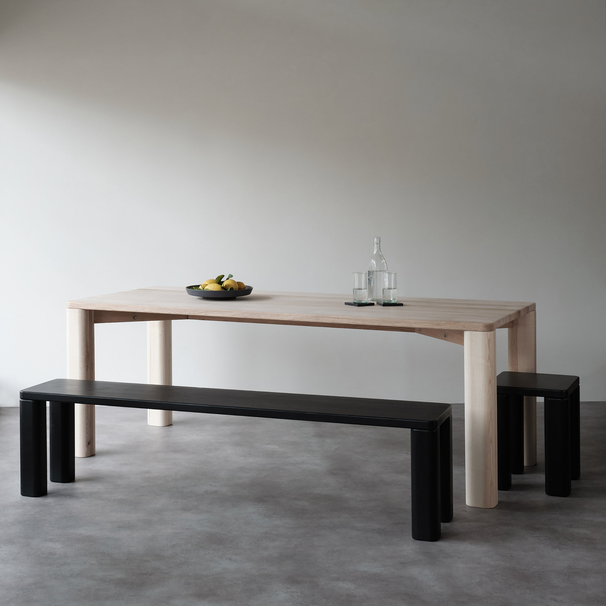 Black bar hot sale bench